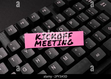 Schreiben mit Text Kickoff Meeting, Geschäftsübersicht Spezielle Diskussion über die Rechtmäßigkeit des Projekts Stockfoto