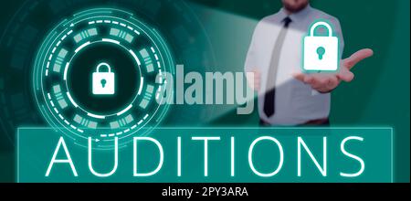 Schreiben mit Textvorsprechen, Word schreibt über eine Probevorstellung, um die Verdienste eines Entertainers zu bewerten Stockfoto