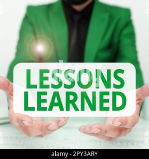 Konzeptionelle Beschriftung Lektionen Gelernte Lektionen, Geschäftsansatz fördern den Austausch und die Nutzung von aus Erfahrungen gewonnenem Wissen Stockfoto
