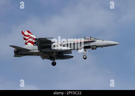 US Marines Corps McDonnell Douglas F/A-18C Legacy Hornet mit dem Marine Fighter Attack Squadron 115 (VMFA-115) bekannt als die „Silver Eagles“ Stockfoto