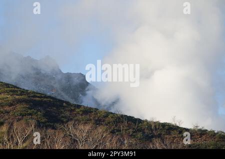 Fumarolen auf Mount IO. Akan-Mashu-Nationalpark. Hokkaido. Japan. Stockfoto