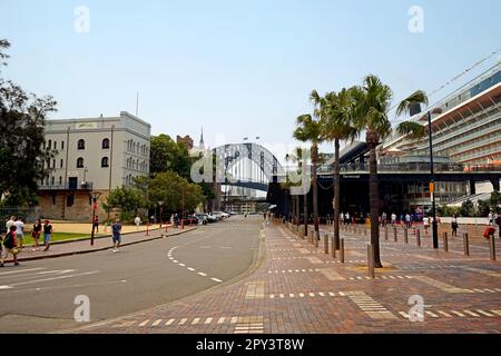 Sydney, NSW/Australien - 14/12/2019: Blick auf die Hafenbrücke von The Rocks. Stockfoto