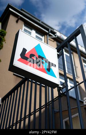 Werbeschild am Eingang zur Loft-Konzerthalle in Köln Ehrenfeld Stockfoto