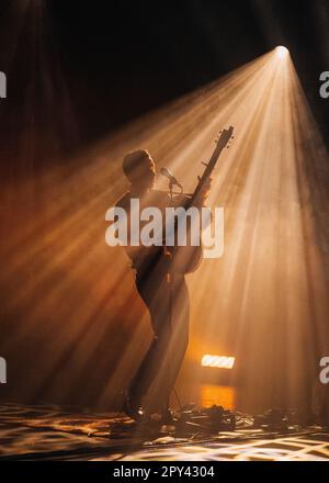 London, Großbritannien. 30. April 2023 Novo Amor tritt in der Barbican Hall in London auf. Kredit: Sam Hardwick/Alamy Live News. Stockfoto