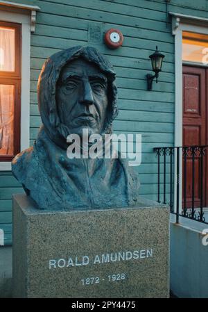 Polar Explorer Roald Amundsen Statue in tromso Stockfoto