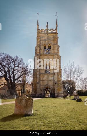 Ein Blick auf den Abbey Bell Tower, möglicherweise das größte und vollständigste Beispiel eines spätmittelalterlichen Glockenturms in England. Stockfoto