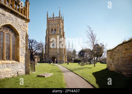 Ein Blick auf den Abbey Bell Tower, möglicherweise das größte und vollständigste Beispiel eines spätmittelalterlichen Glockenturms in England. Stockfoto