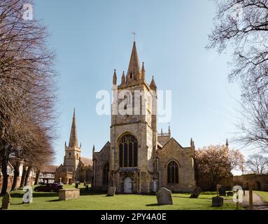 St.-Lorenz-Kirche, Evesham. Die Kirche, die heute überflüssig ist, steht in der Nähe der Allerheiligen Kirche und des Glockenturms der ehemaligen Evesham Abbey. Stockfoto