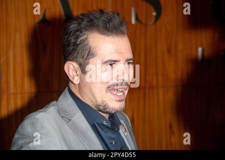 New York, Usa. 02. Mai 2023. NEW YORK, NEW YORK - 02. MAI: John Lequizamo nimmt am 2. Mai 2023 an der NGLmitú Streaming Platform Launch Event in der Ascent Lounge in New York City Teil. Kredit: Ron Adar/Alamy Live News Stockfoto