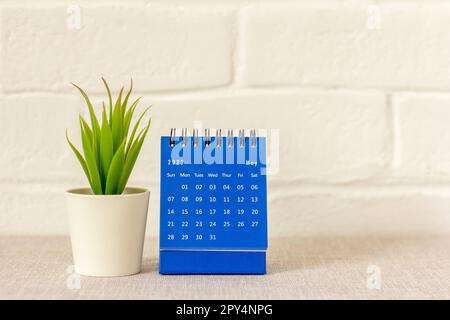 Kalender für Mai 2023 auf dem Desktop Stockfoto