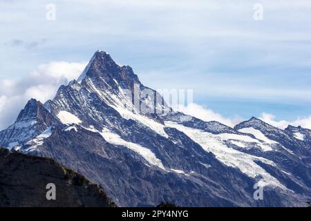 Nahaufnahme des Schreckhorns in den Berner Alpen der Schweiz Stockfoto