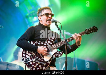 Aktenfoto vom 14. Oktober 06/2015 von Ian Broudie von Lightning Seeds, Wer unter Miles Kane, Girls Don't Sync und Michael Aldag auf die Bühne gehen und eine einmalige Show im Eurovision Village in Liverpool erleben, um der Nachfrage der Fans gerecht zu werden, hat der National Lottery and Music Venue Trust (MVT) angekündigt. Der kostenlose Auftritt ist Teil der United by Music Tour von Liverpool, bei der die Karten in weniger als vier Minuten ausverkauft waren, und feiert die Gastgeberschaft von Eurovision in der Stadt. Ausgabedatum: Mittwoch, 3. Mai 2023. Stockfoto