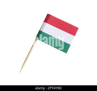 Kleine Papierflagge Ungarns, isoliert auf weiß Stockfoto