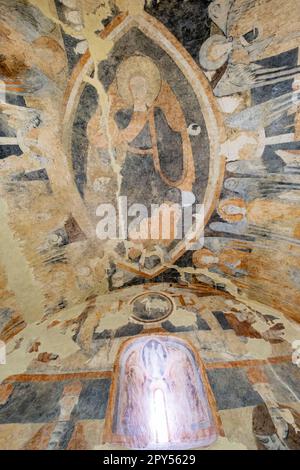 pantocrator, Tribunal del juicio final y veinticuatro ancianos del Apocalipsis, fresco románico en el ábside, Ermita de San Miguel, siglo VII, construv Stockfoto