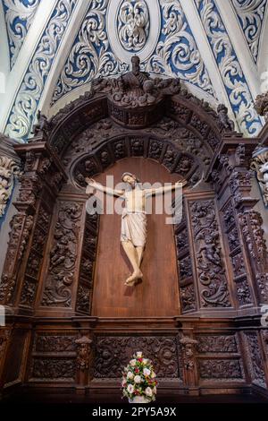 Cristo gotico, siglo XIV, retablo barroco de la sacristia, camarin del santo Cristo, ermita de San Saturio, Soria, Comunidad Autónoma de Castilla, Spa Stockfoto