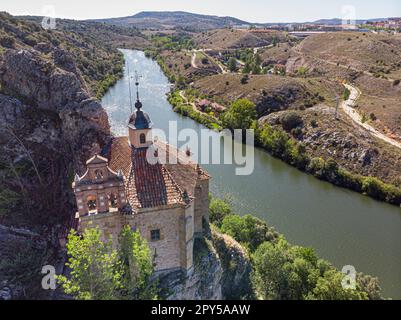 rio Duero y ermita de San Saturio, Soria, Comunidad Autónoma de Castilla, Spanien, Europa Stockfoto