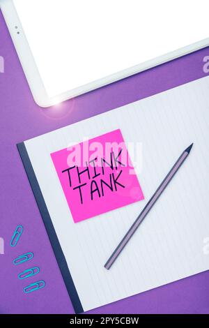 Handschriftlicher Text Think Tank. Wortschatz über das Denken an innovative wertvolle Lösungen erfolgreiche Ideen Stockfoto