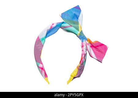 Modisches Haarband. Nahaufnahme eines farbenfrohen Kopfbügels aus Stoff mit Schleife für Mädchen isoliert auf weißem Hintergrund. Beschneidungspfad. Stockfoto