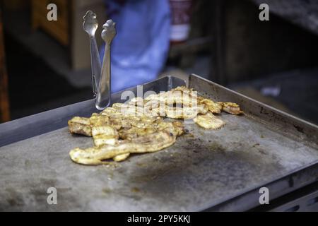 Gebratener Speck auf dem Grill Stockfoto