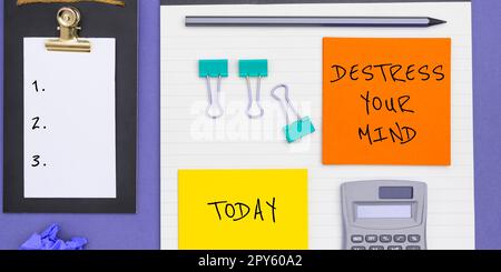 Ein Schild mit der Aufschrift Destress Your Mind. Business-Showcase, um psychische Spannungen zu lösen, Stress zu verringern Stockfoto