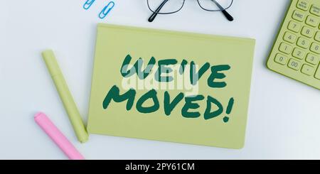 Konzeptionelle Darstellung Wir haben uns bewegt. Die Geschäftsidee wird von einem anderen Ort aus leben, von demselben oder einem anderen Land Stockfoto