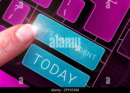 Schreiben mit Text Superintendent. Wort für eine Person, die die Organisation oder Aktivität eines bestimmten Prozesses verwaltet Stockfoto