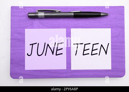 Textüberschrift für June Teen. Geschäftskonzept gesetzlicher Feiertag in den Vereinigten Staaten vom Ende der Sklaverei in den USA Stockfoto