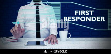 Textzeichen für Ersthelfer. Konzeptfoto eine Person, die dafür verantwortlich ist, sofort zum Unfall zu gehen Stockfoto