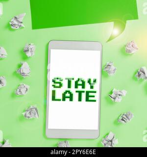 Textunterschrift für „länger bleiben“. Geschäftsbeispiele Eine Routine, bei der eine Person an einen Ort außerhalb der Zeit geht Stockfoto