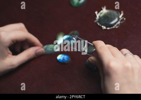 Nahaufnahme Edelstein, untersuchen Sie das Konzeptfoto Stockfoto