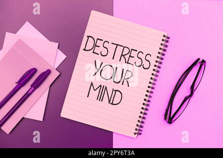 Ein Schild mit der Aufschrift Destress Your Mind. Geschäftsansatz, um psychische Spannungen zu lösen, Stress zu verringern Stockfoto