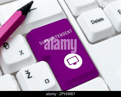 Schreiben mit Text Superintendent. Wort für eine Person, die die Organisation oder Aktivität eines bestimmten Prozesses verwaltet Stockfoto