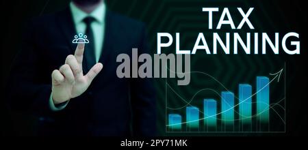 Konzeptionelle Anzeige der Steuerplanung. Analyse der finanziellen Situation oder des Plans aus steuerlicher Sicht Stockfoto