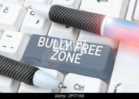 Schild mit der Aufschrift „Bully Free Zone“. Geschäftsidee respektvoll gegenüber anderen Mobbing ist hier nicht erlaubt Stockfoto