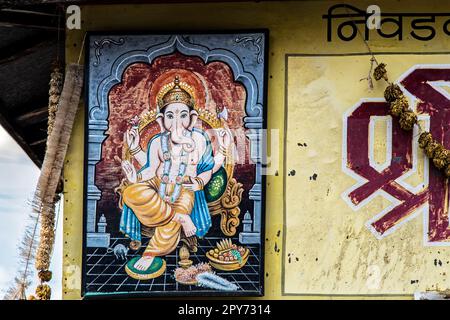 06 12 2017 Vintage Lord Ganesha auf Shope Schild gemalt Sangli Town Maharashtra India. Stockfoto