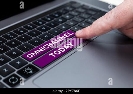 Textzeichen mit Omnichannel. Ein Wort über die Art des Einzelhandels, das die verschiedenen Einkaufsmethoden integriert Stockfoto