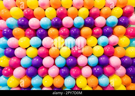 Bunte Ballons Hintergrund - echtes Foto, Konzept der Feier, Party, glücklich, Überraschung. Stockfoto