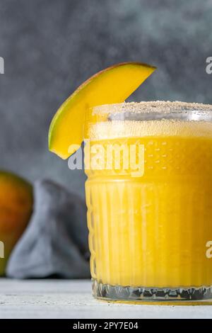 Gefrorener Mango Margarita Cocktail Stockfoto