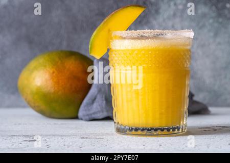 Gefrorener Mango Margarita Cocktail Stockfoto