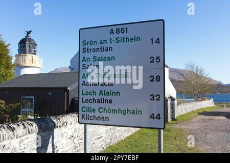 A861 Straßenschild auf Englisch und Schottisch-Gälisch Stockfoto