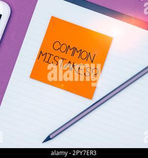 Textzeichen mit häufigen Fehlern. Konzeptionelle Fotowiederholungsaktion oder Urteilsvermögen fehlgeleitet oder falsch Stockfoto
