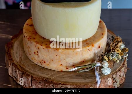 Ziegenkäseproduktion in der Belle Chevre Creamery, Waipu, North Island, Neuseeland. Stockfoto