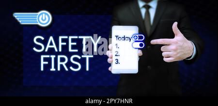 Textunterschrift mit der Darstellung von Sicherheit zuerst. Geschäftsidee Vermeiden Sie unnötige Risiken sicher leben Seien Sie vorsichtig Achten Sie auf Stockfoto