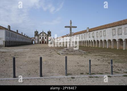 Sesimbra, Portugal - 4. April 2023: Das Santuario de Nossa Senhora do Cabo Espichel, eingebettet in den Naturpark Arrabida, befindet sich in der Gemeinde o Stockfoto