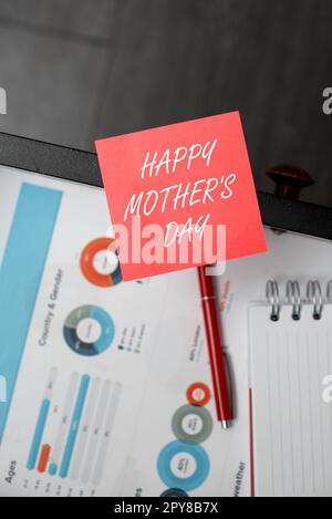 Text zeigt Inspiration Happy Mother's Day (alles gute zum Muttertag). Das Wort wurde zu Ehren des Einflusses der Mutterschaft in der Gesellschaft geschrieben Stockfoto