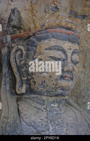 Usuki, Japan - 1. Mai 2023: Detail eines der Usuki-Stone-Buddhas. Es handelt sich dabei um eine Reihe von Skulpturen, die im 12. Jahrhundert in Usuki in Fels geschnitzt wurden. Stockfoto