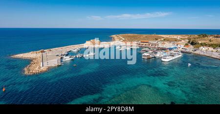 Blick auf Schloss Paphos und Hafengebiet, Paphos Republik Zypern Stockfoto