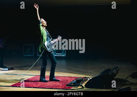 Mailand, Italien. 07. April 2023. Steve Vai tritt am 07. April 2023 live im Teatro Dal Verme in Mailand auf (Foto von Alessandro Bremec/NurPhoto). Kredit: NurPhoto SRL/Alamy Live News Stockfoto