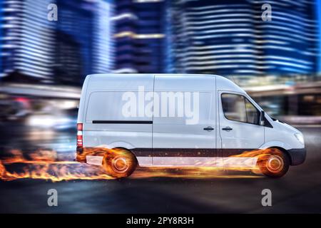 Super schnelle Lieferung von Paket Service mit Van mit Rädern in Brand. Stockfoto