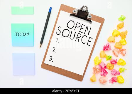 Schreiben Text anzeigen Open Source. Konzept bedeutet, dass die Software mit dem frei verfügbaren Original-Quellcode bezeichnet wird Stockfoto